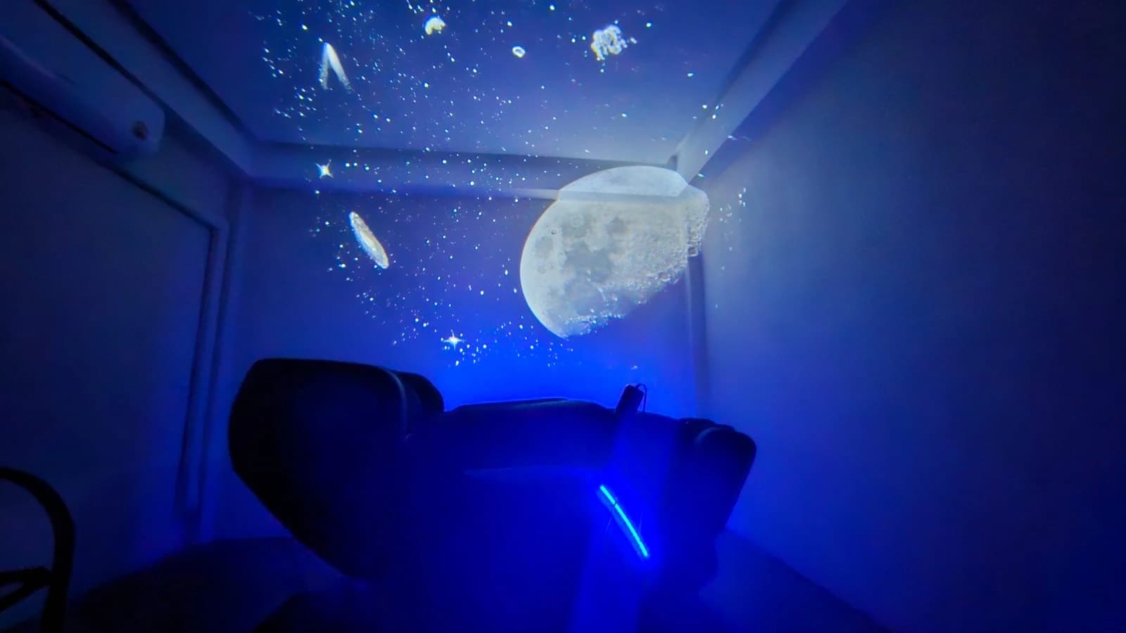 The relaxation and massage room at Zen Pod